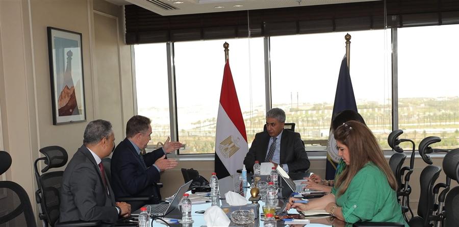وزير السياحة يبحث مع سينيك العالمية فرص التوسع في السياحة النيلية والبحرية